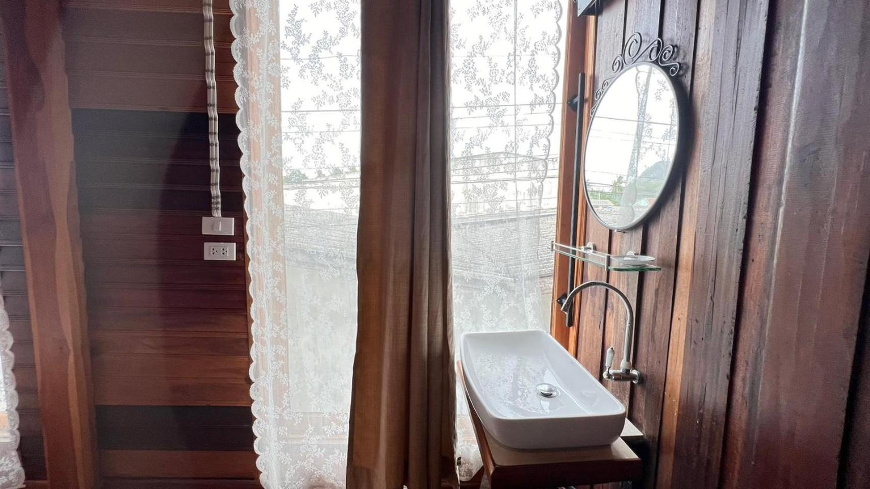 Srisanor Boutique Hotel 班武里府 外观 照片